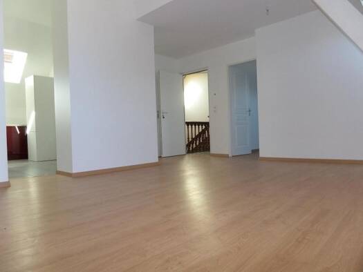 Appartement à louer 832 € 4 pièces 3 chambres 73,9 m² Étage 3/3 Grangier Dijon 21000