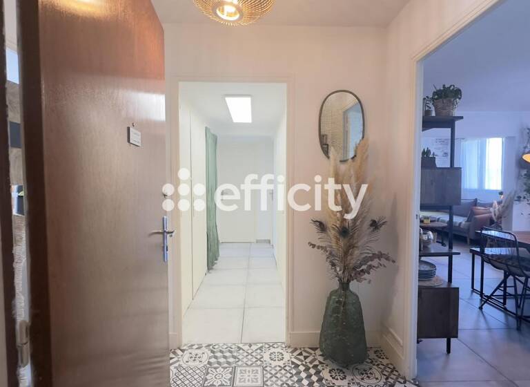 Appartement à vendre 158 000 € 2 pièces 1<br/>chambre 64,5 m²<br/>superficie 3/4<br/>étage Centre Ville Vedène 84270