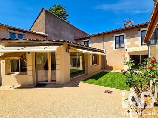 Maison à vendre 265 000 € 8 pièces 5 chambres 188 m² 525 m² de terrain Neuville-de-Poitou 86170