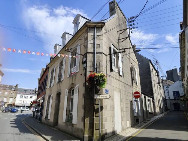 Maison de ville à vendre 192 000 € 7 pièces 5 chambres 176,6 m² 133 m² de terrain Eglise-Lannouchen-Cité Marine Landivisiau 29400