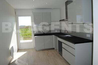 Maison de plain-pied à vendre 158 200 € 3 pièces 2 chambres 67 m² 1 050 m² de terrain Villuis 77480