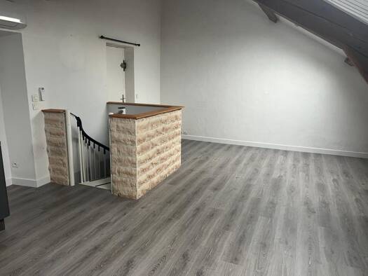 Duplex à vendre 125 000 € 3 pièces 2 chambres 53 m² Étage 2/3 Pont-de-Chéruy 38230