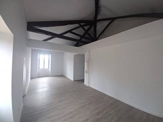Appartement à vendre 179 000 € 3 pièces 2 chambres 133,9 m² 2 étages Saint-Étienne-de-Saint-Geoirs 38590