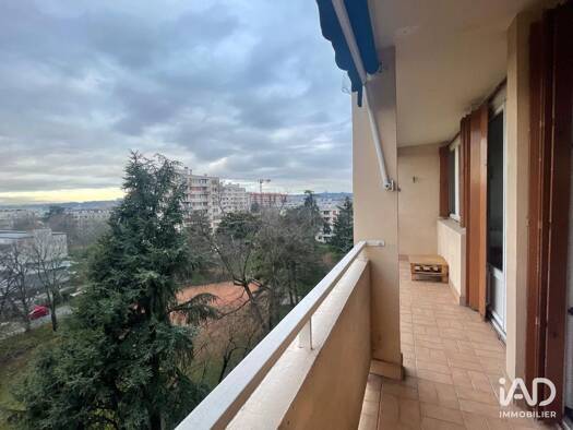Appartement à louer 1 061 € 4 pièces 3 chambres 69 m² 6ème étage Croix Luizet Villeurbanne 69100