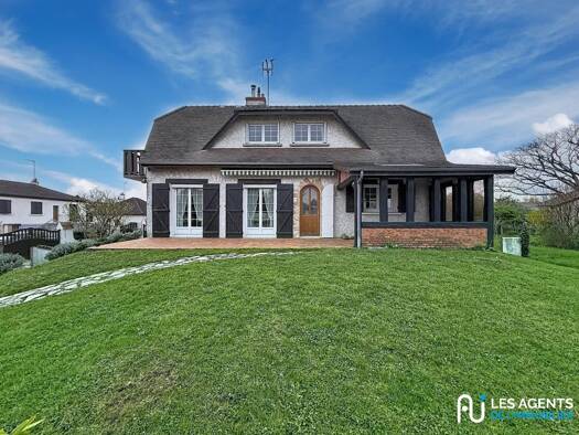 Maison à vendre 270 000 € 5 pièces 3 chambres 126,2 m² 599 m² de terrain Centre Saran 45770