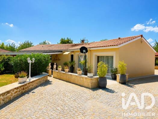 Maison de plain-pied à vendre 327 000 € 6 pièces 3 chambres 120 m² 1 423 m² de terrain Targon 33760