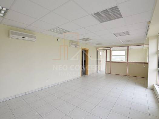 Local commercial à louer 1 000 € 108,3 m² de surface de vente Betschdorf 67660