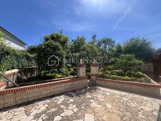 Maison à vendre 212 000 € 6 pièces 3 chambres 113 m² 213 m² de terrain Centre La Chapelle-Saint-Mesmin 45380
