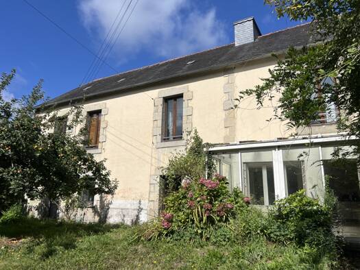 Maison à vendre 95 100 € 7 pièces 4 chambres 181 m² 1 286 m² de terrain Callac 22160