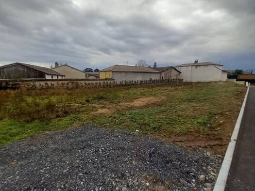 Terrain constructible viabilisé à vendre 96 000 € 907 m² de terrain Saint-Symphorien-d'Ancelles 71570
