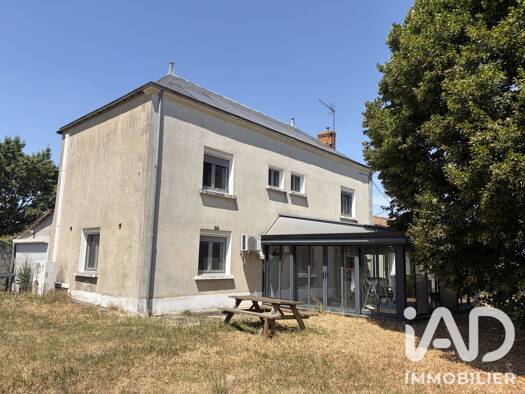 Maison à vendre 179 000 € 7 pièces 5 chambres 189 m² 1 858 m² de terrain Airvault 79600