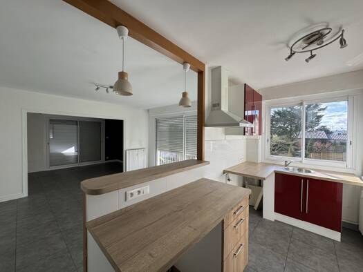 Appartement à louer 800 € 3 pièces 2 chambres 75,1 m² 1er étage Les Fourches Laval 53000