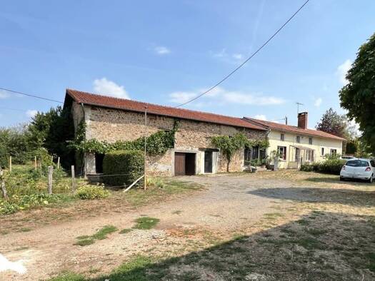 Maison à vendre 159 000 € 5 pièces 4 chambres 158 m² 13 545 m² de terrain Confolens 16500