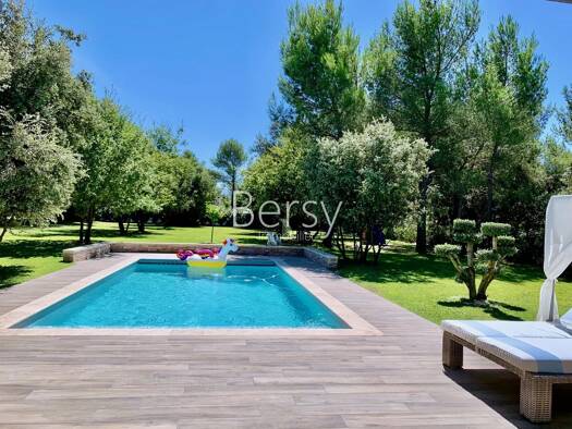 Villa à vendre 895 000 € 8 pièces 5 chambres 205 m² 3 100 m² de terrain Secteur Sud Pernes-les-Fontaines 84210