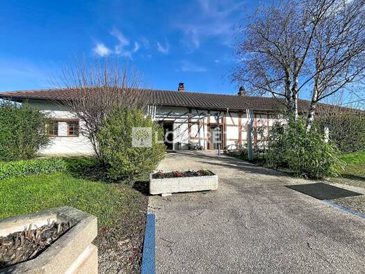 Local commercial à vendre 320 000 € 200 m² de surface de vente Confrançon 01310