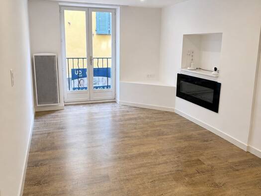 Appartement à vendre 149 500 € 2 pièces 1 chambre 68 m² Étage 3/3 Flayosc 83780