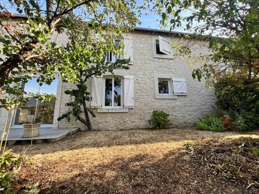 Maison à vendre 299 000 € 5 pièces 3 chambres 215 m² 2 235 m² de terrain Ingrandes 86220