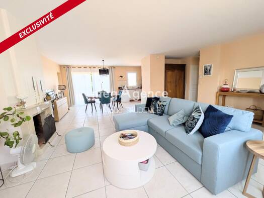 Maison de plain-pied à vendre 189 000 € 3 pièces 2 chambres 87 m² 471 m² de terrain Guécélard 72230