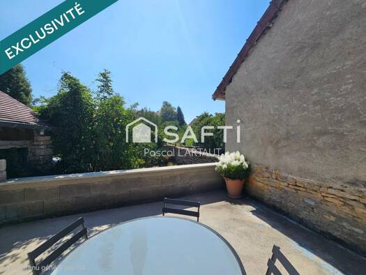 Maison à vendre 459 000 € 7 pièces 3 chambres 143 m² 244 m² de terrain Château-Chalon 39210