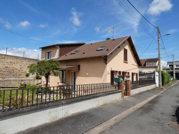 Maison à vendre 138 000 € 7 pièces 5 chambres 121 m² 530 m² de terrain Montluçon 03100