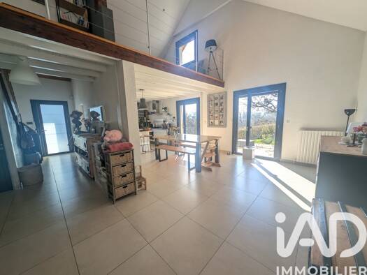 Maison à vendre 385 000 € 7 pièces 6 chambres 148 m² 2 350 m² de terrain Izernore 01580