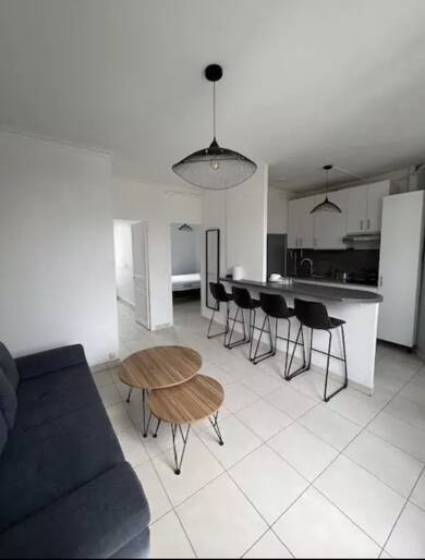 Appartement à louer 1 150 € 3 pièces 2 chambres 45 m² Dernier étage, Étage 2/2 Gabriel Péri-Estienne d'Orves Colombes 92700