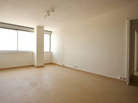 Appartement à vendre 87 000 € 3 pièces 2 chambres 64 m² Étage 7/20 Centre Ville-Charles III Nancy 54000