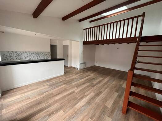 Appartement à louer 595 € 4 pièces 3 chambres 78 m² Étage 3/3 Centre Ville Tain-l'Hermitage 26600