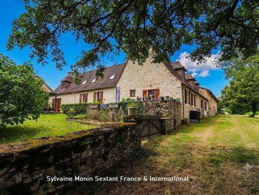 Demeure à vendre 608 000 € 10 pièces 7 chambres 380 m² 40 780 m² de terrain Brouchaud 24210