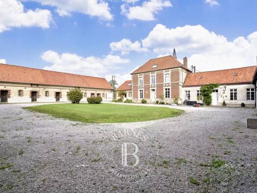 Maison à vendre 685 000 € 10 pièces 6 chambres 250 m² Villers-Châtel 62690