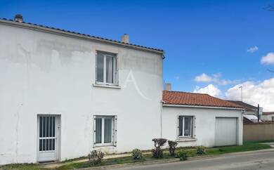 Maison à vendre 90 600 € 4 pièces 3 chambres 89 m² 150 m² de terrain Champagne les Marais 85450