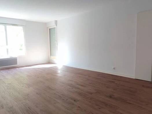 Appartement à louer 2 231 € 4 pièces 3 chambres 89,9 m² 1er étage Hôtel de Ville Courbevoie 92400