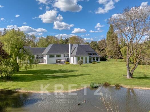 Maison à vendre - Première occupation 3 400 000 € 21 pièces 10 chambres 1 700 m² 130 000 m² de terrain Croisy-sur-Eure 27120