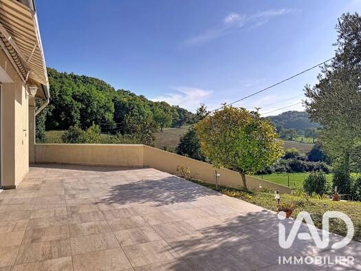 Maison de plain-pied à vendre 490 000 € 6 pièces 5 chambres 151 m² 2 725 m² de terrain Crest 26400