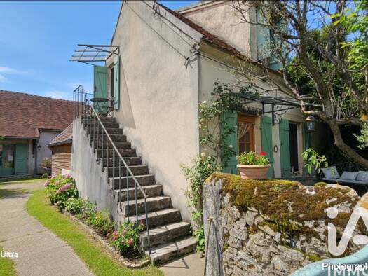 Maison à vendre 148 000 € 6 pièces 2 chambres 168 m² 775 m² de terrain Vernais 18210