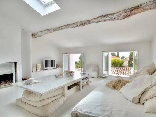 Appartement à louer 2 600 € 3 pièces 2 chambres 80 m² Village-Le Val-Cabrieres Mougins 06250