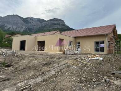 Maison de plain-pied à vendre 226 600 € 4 pièces 3 chambres 89 m² 400 m² de terrain La Fare-en-Champsaur 05500