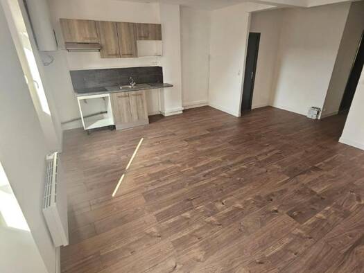 Appartement à louer 500 € 2 pièces 1 chambre 57,1 m² Étage 3/3 Rive Gauche Bedarieux 34600