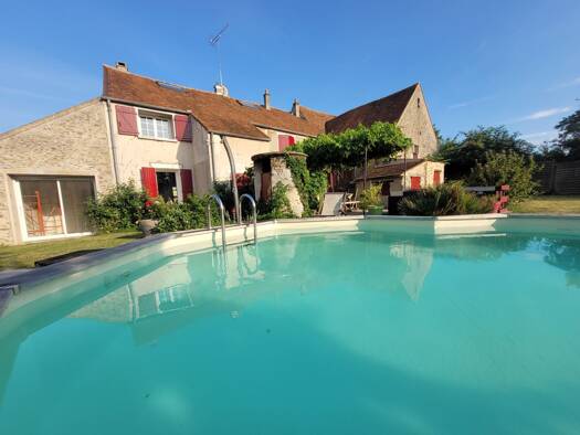 Maison à vendre 399 900 € 7 pièces 5 chambres 200 m² 1 450 m² de terrain Argentières 77390