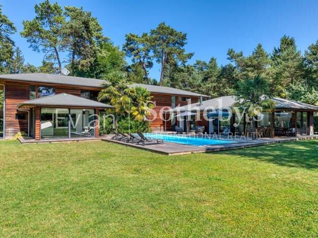 Maison à vendre 2 850 000 € 9 pièces 6 chambres 340 m² 1 735 m² de terrain Sciez 74140