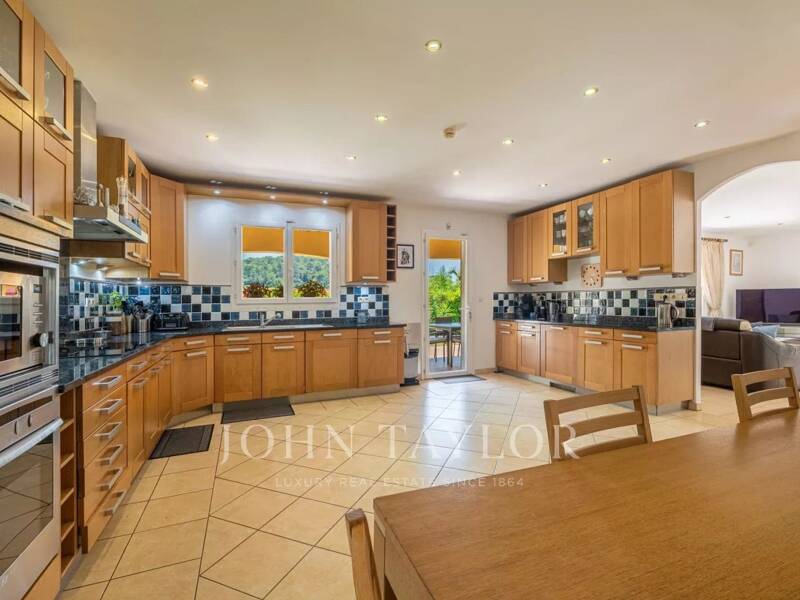 Maison à vendre, 185m², VALBONNE