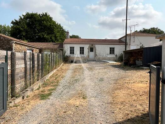 Maison à vendre 218 000 € 5 pièces 2 chambres 105 m² 950 m² de terrain Saint-Julien-des-Landes 85150