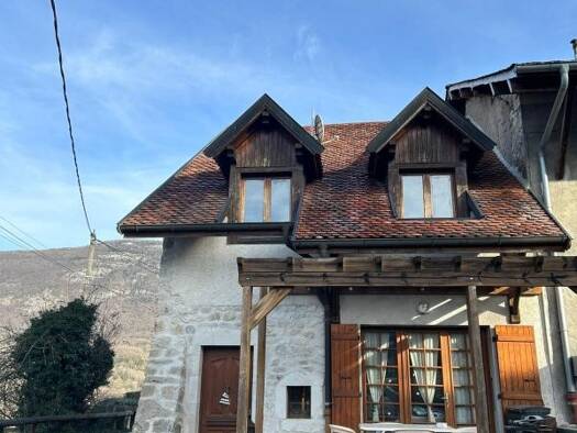 Maison à louer 1 650 € 4 pièces 3 chambres 102,4 m² 116 m² de terrain Clarafond-Arcine 74270