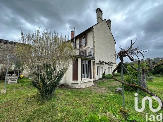 Maison à vendre 188 000 € 6 pièces 4 chambres 172 m² 1 110 m² de terrain Saint-Céré 46400