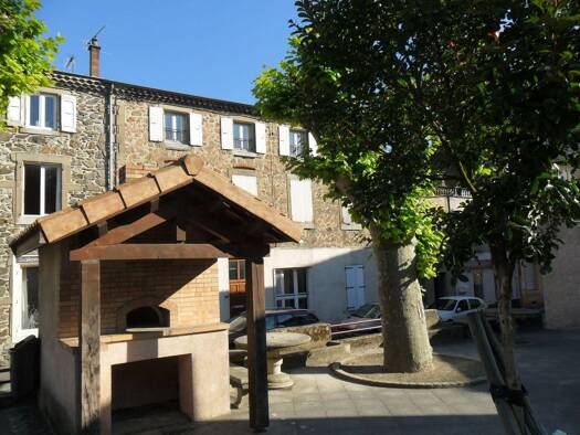 Appartement à louer 578 € 4 pièces 3 chambres 83 m² 1er étage Saint-Uze 26240