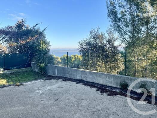 Appartement à louer 1 200 € 3 pièces 2 chambres 78 m² RDC Saint-Mitre-les-Remparts 13920