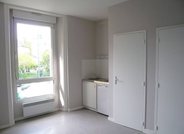 Appartement à louer 548 € 2 pièces 1<br/>chambre 29,2 m²<br/>superficie 1er<br/>étage Nord Saint Martin Rennes 35000