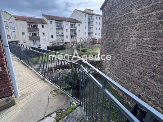 Appartement à vendre 39 000 € 2 pièces 1 chambre 42 m² 1er étage Fraisses 42490