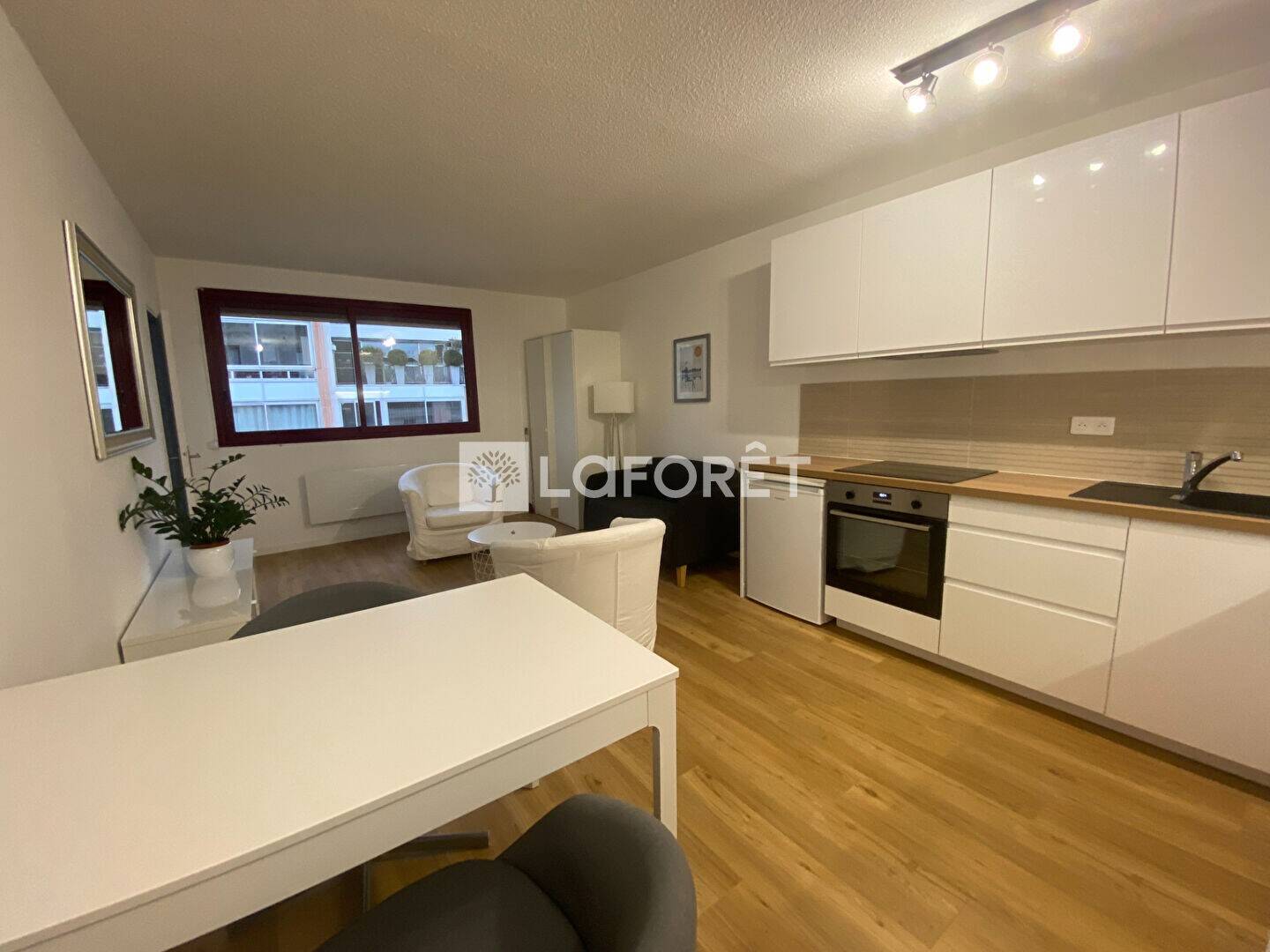 Maison à louer, 33m², COURBEVOIE