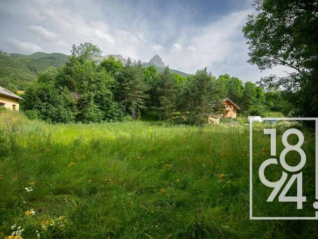 Terrain constructible viabilisé à vendre 99 000 € 1 570 m² de terrain Uvernet-Fours 04400